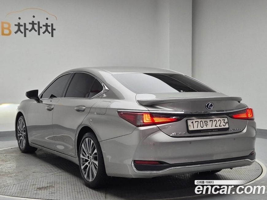 Lexus ES 2020
