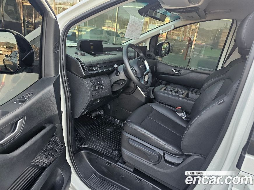 Hyundai Staria 2025