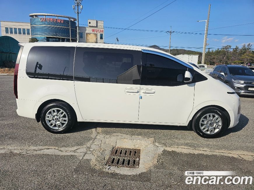Hyundai Staria 2025