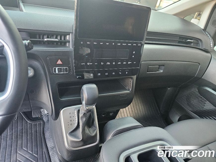 Hyundai Staria 2025