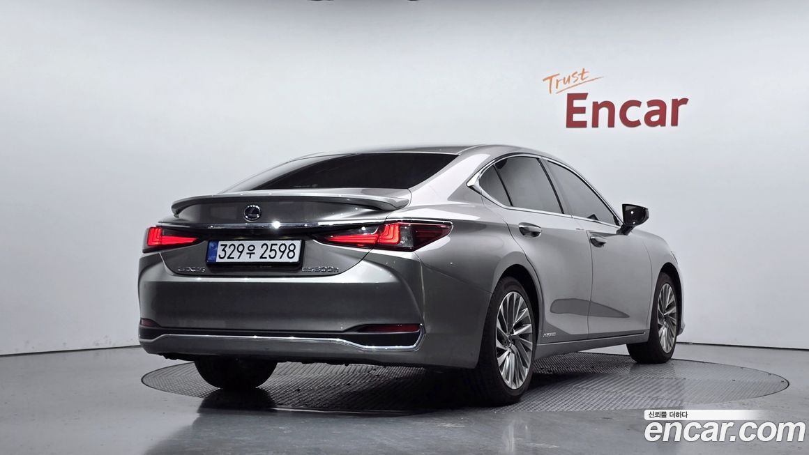 Lexus ES 2021