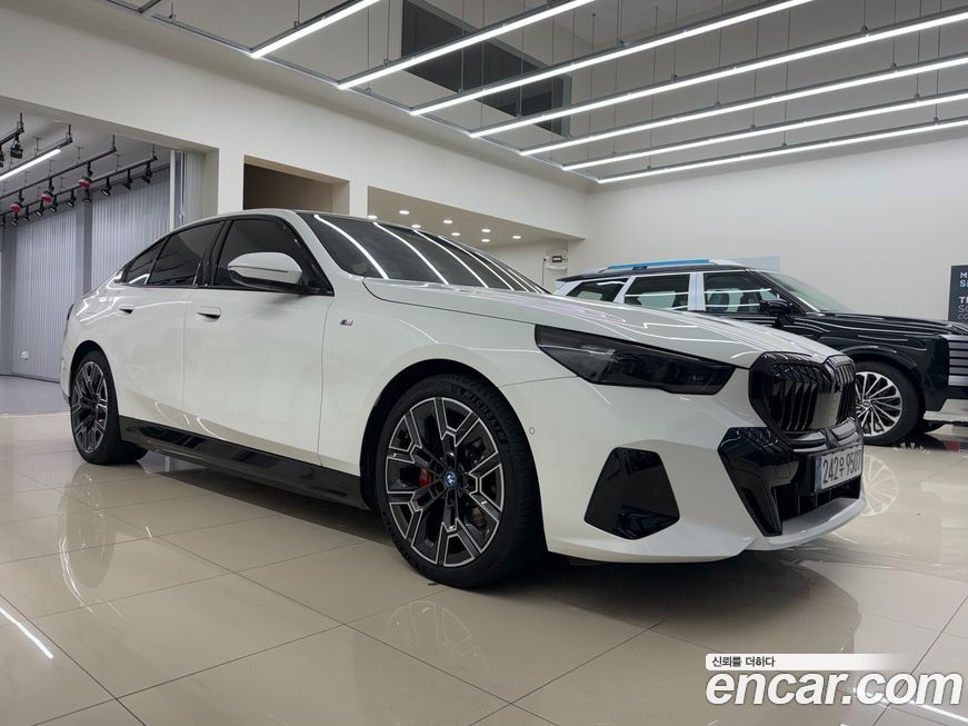 BMW 5-Series 2024