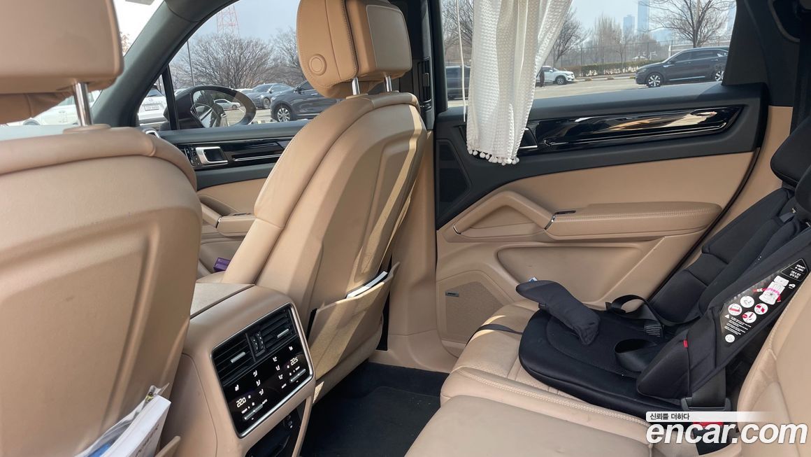 Porsche Cayenne 2021