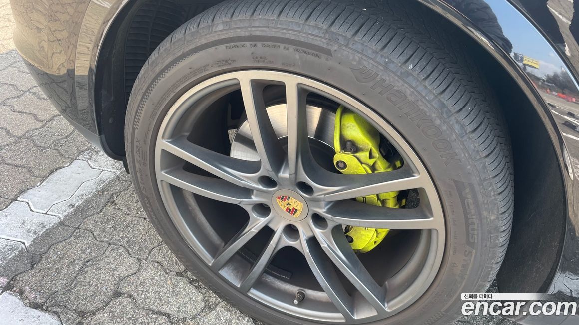 Porsche Cayenne 2021