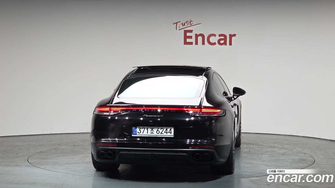 Porsche Panamera 2021