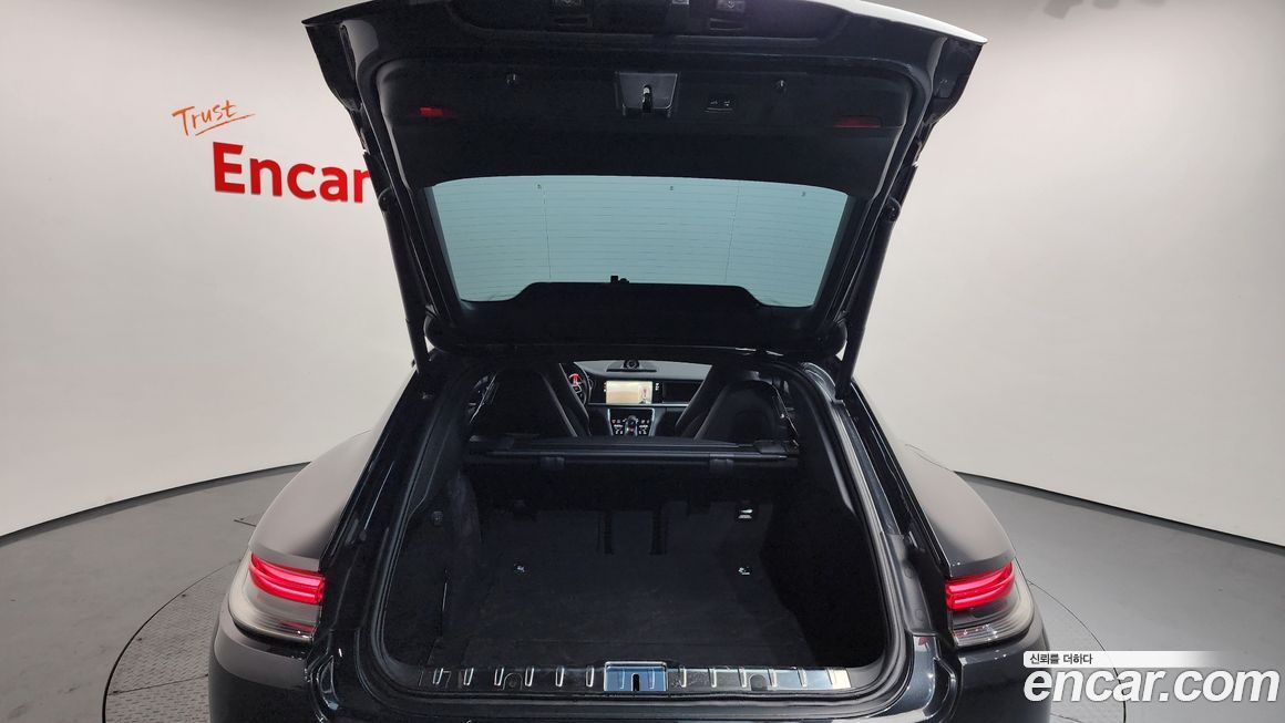 Porsche Panamera 2023