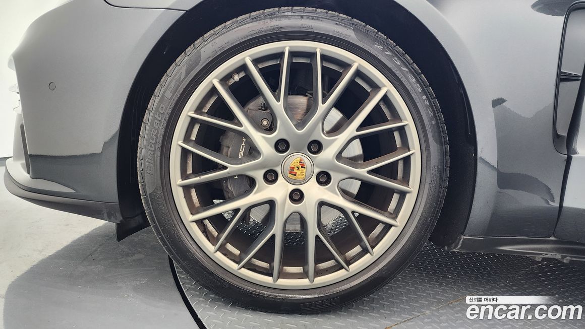 Porsche Panamera 2023