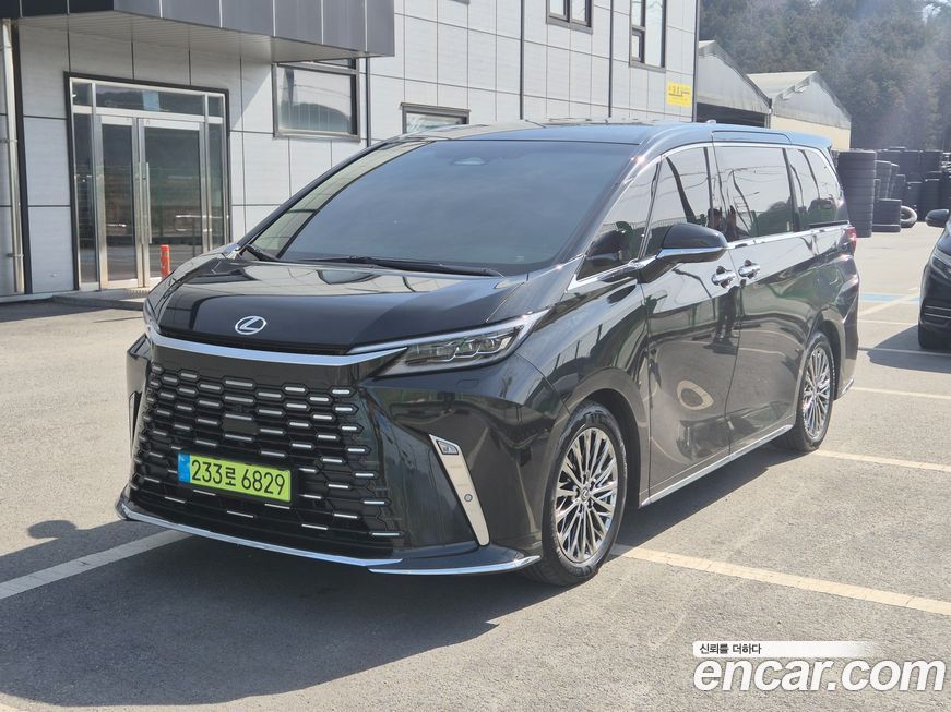 Lexus LM 2025