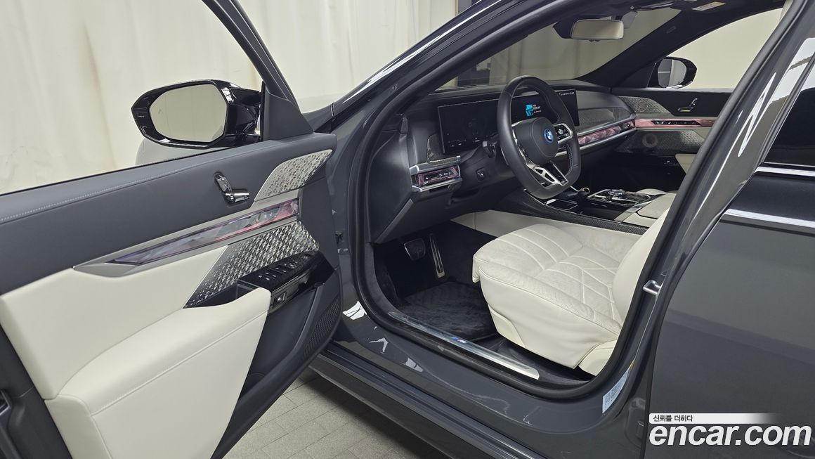 BMW i7 2025