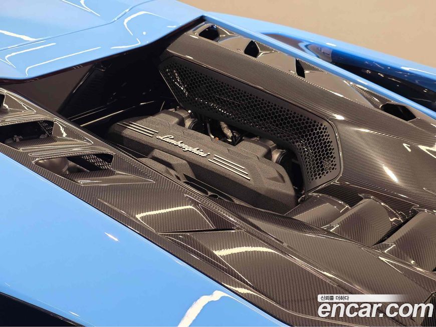 Lamborghini Revuelto 2025