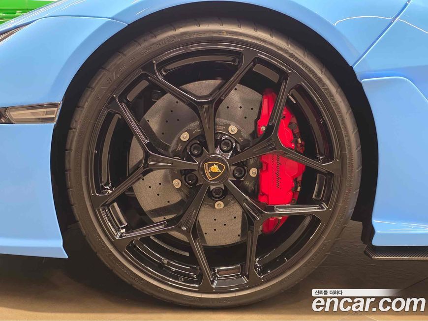 Lamborghini Revuelto 2025