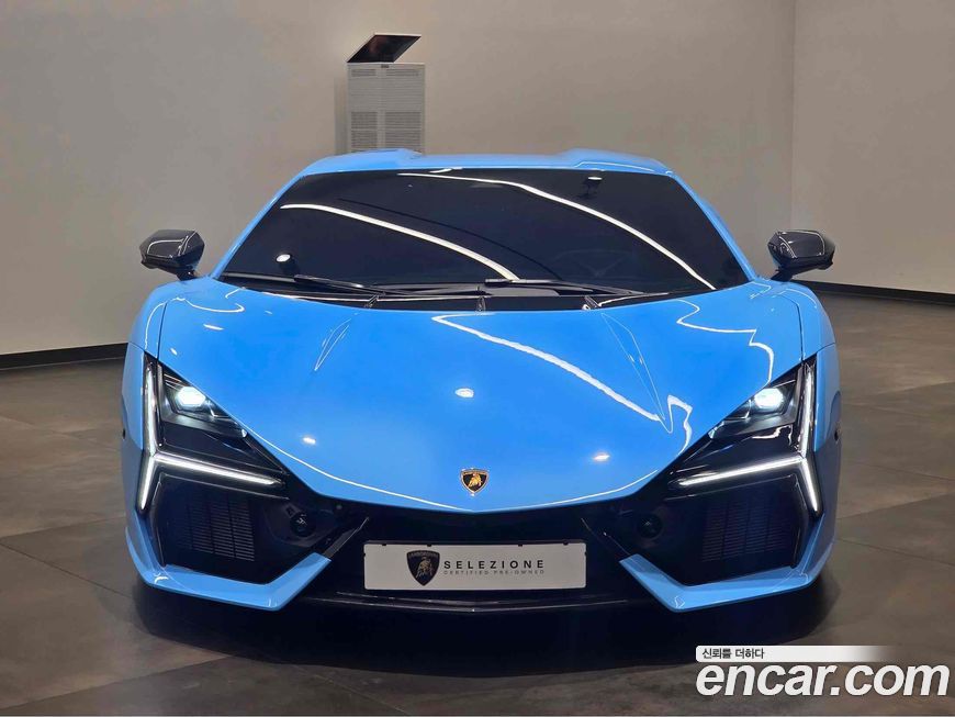 Lamborghini Revuelto 2025