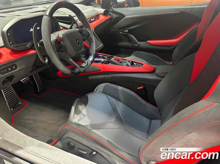 Lamborghini Revuelto 2025