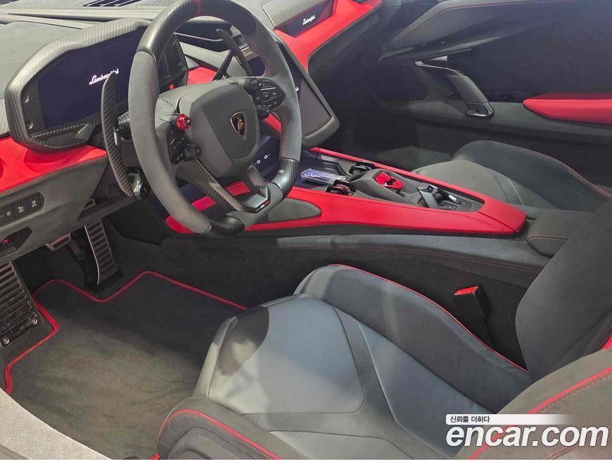 Lamborghini Revuelto 2025