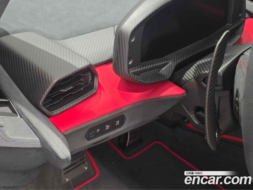 Lamborghini Revuelto 2025