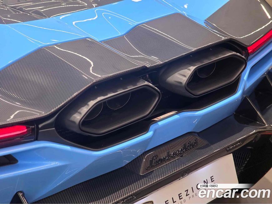 Lamborghini Revuelto 2025