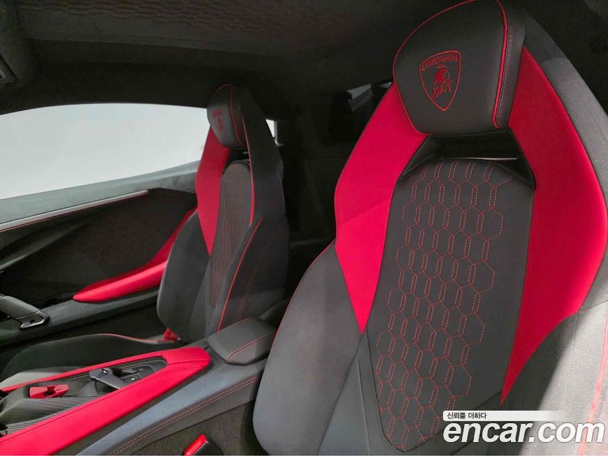 Lamborghini Revuelto 2025