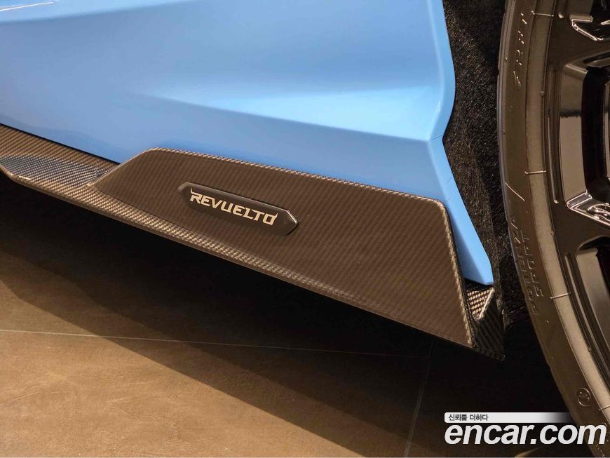 Lamborghini Revuelto 2025