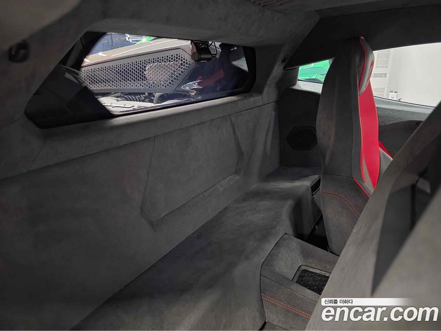 Lamborghini Revuelto 2025