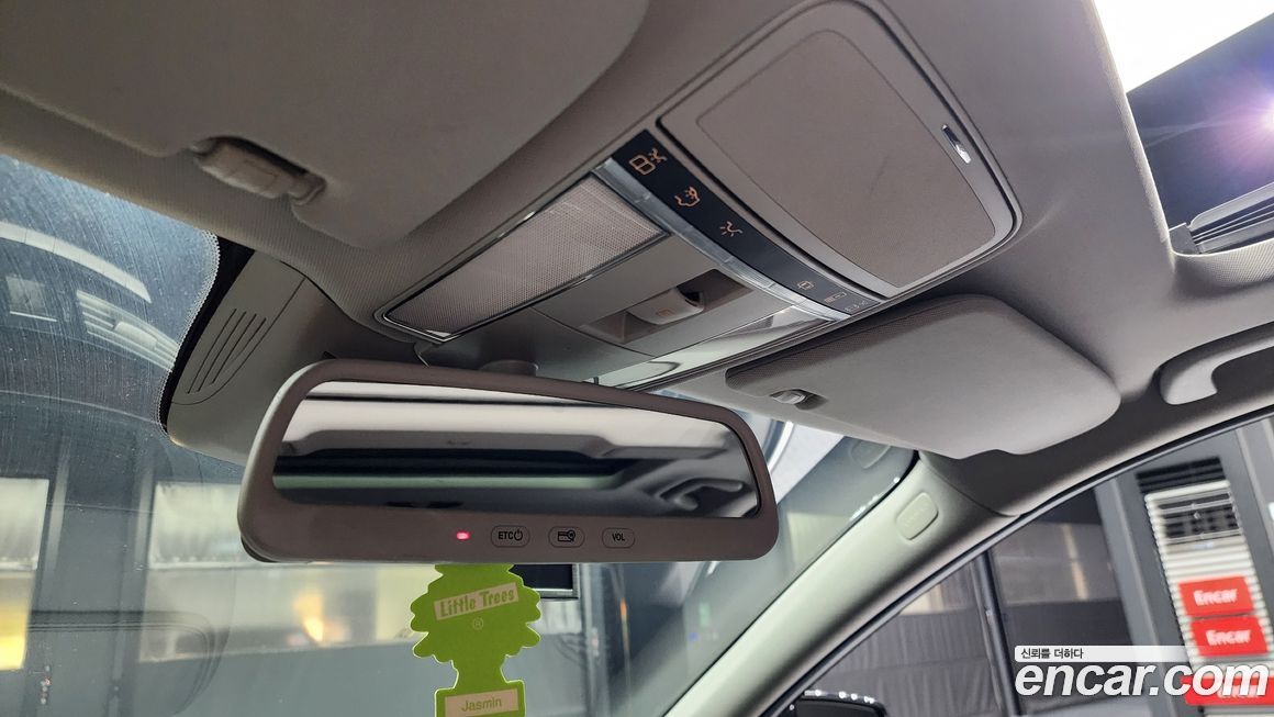 Mercedes-Benz S-Class 2011