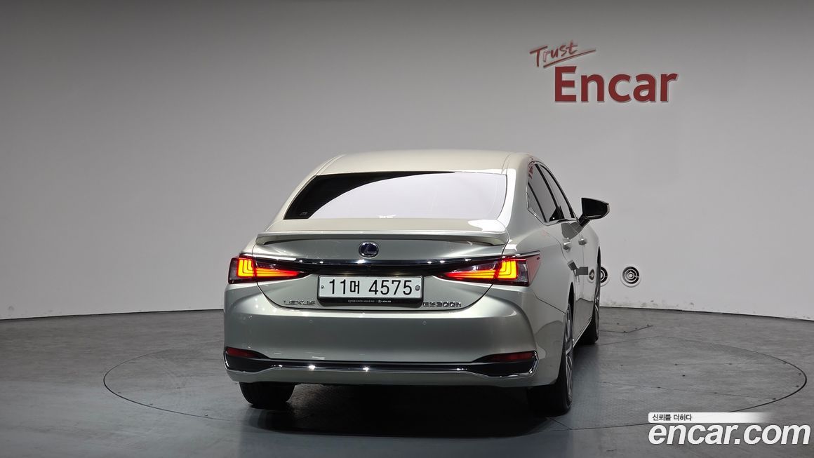 Lexus ES 2019