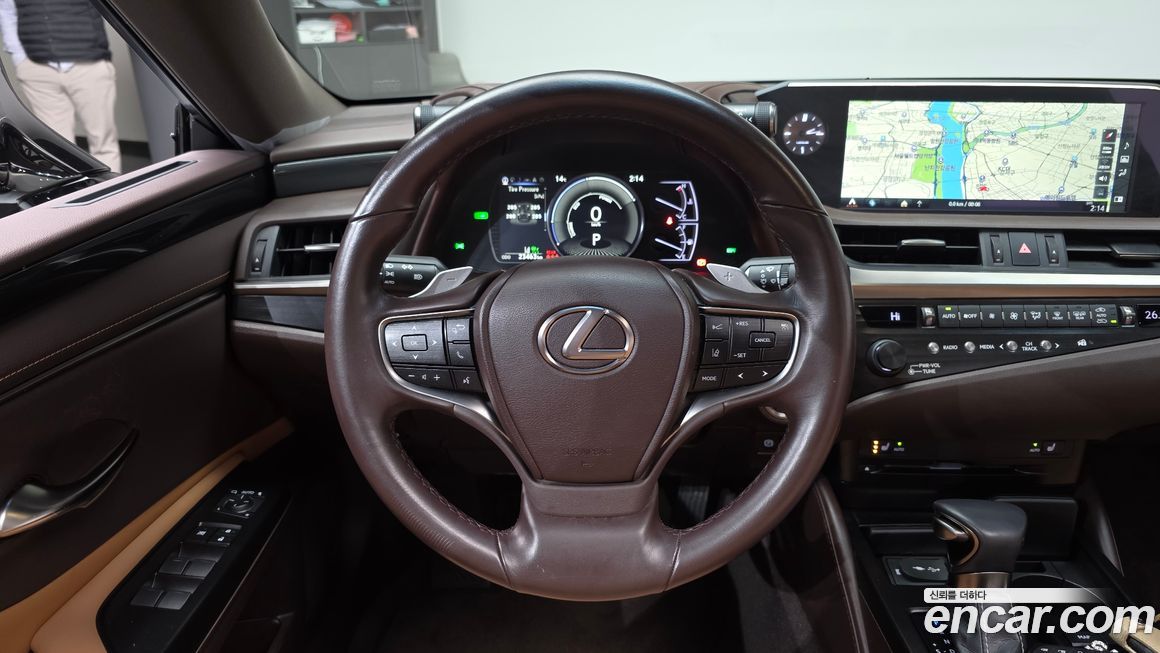 Lexus ES 2019