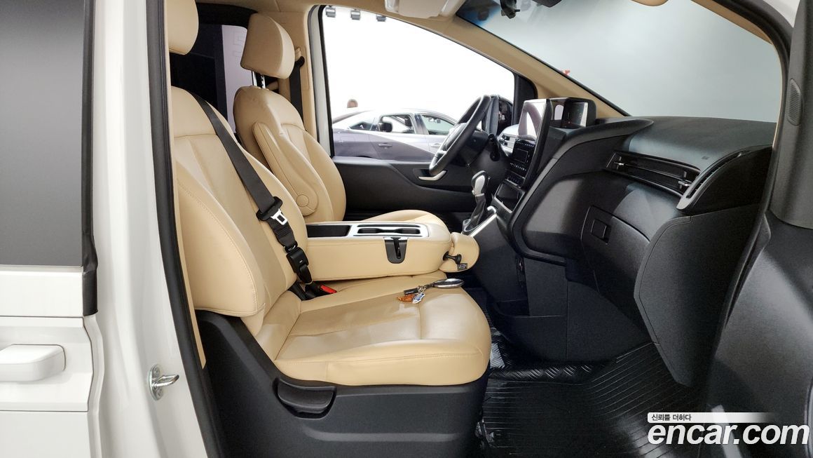 Hyundai Staria 2025