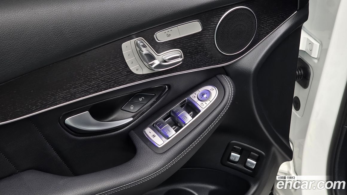 Mercedes-Benz GLC-Class 2021