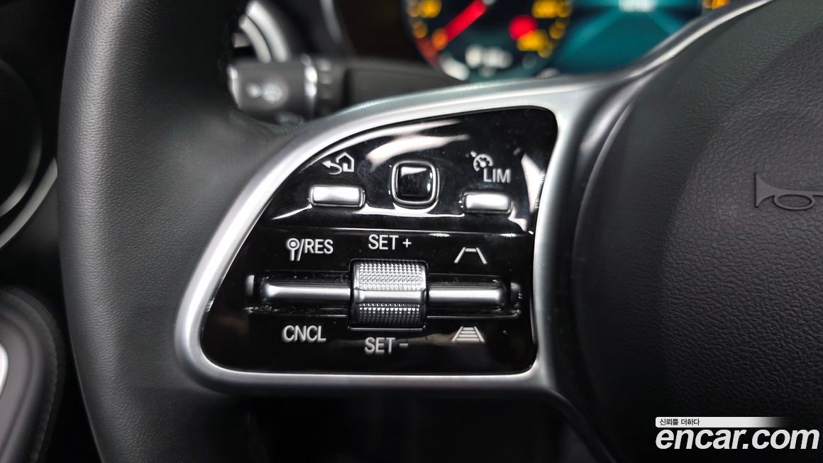 Mercedes-Benz GLC-Class 2021