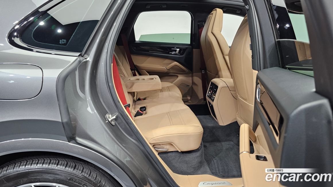 Porsche Cayenne 2021