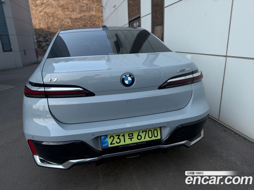 BMW i7 2025
