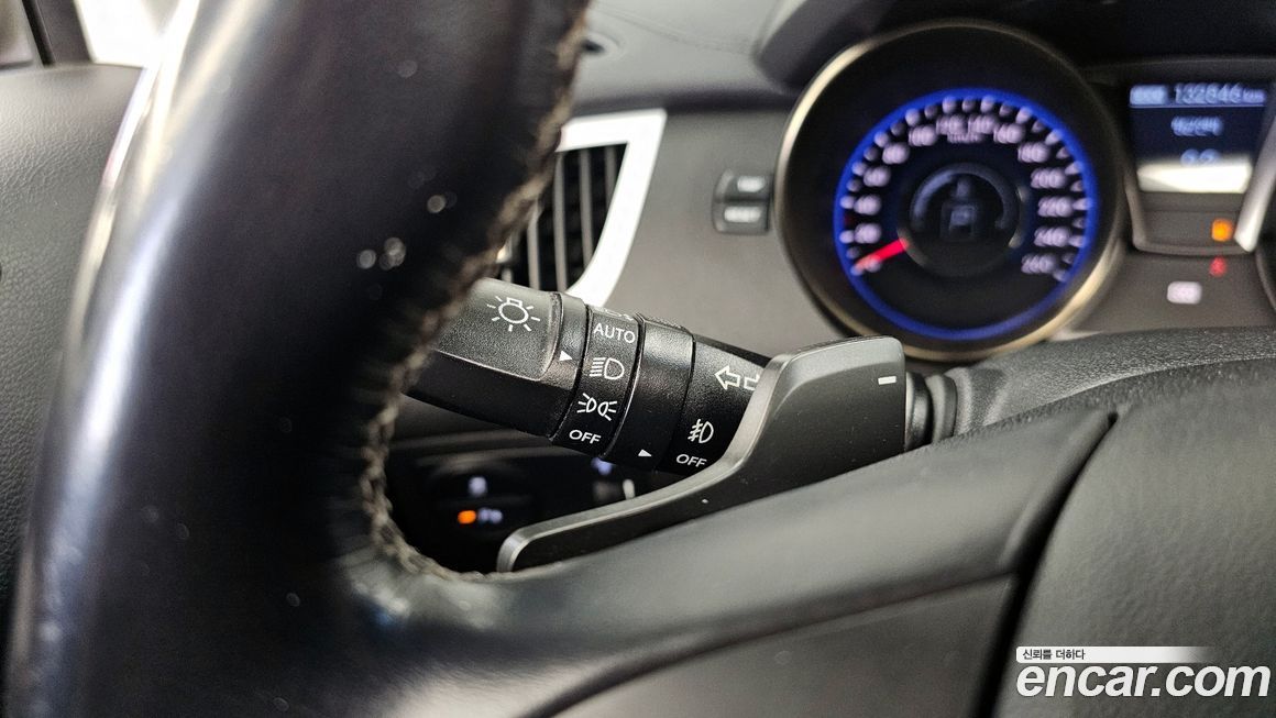 Hyundai Genesis 2012