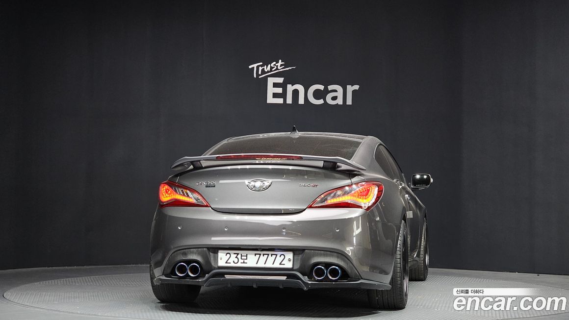 Hyundai Genesis 2012