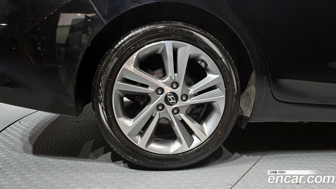 Hyundai AVANTE 2017