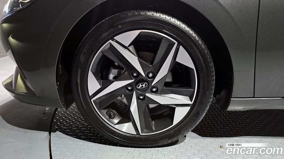 Hyundai AVANTE 2021