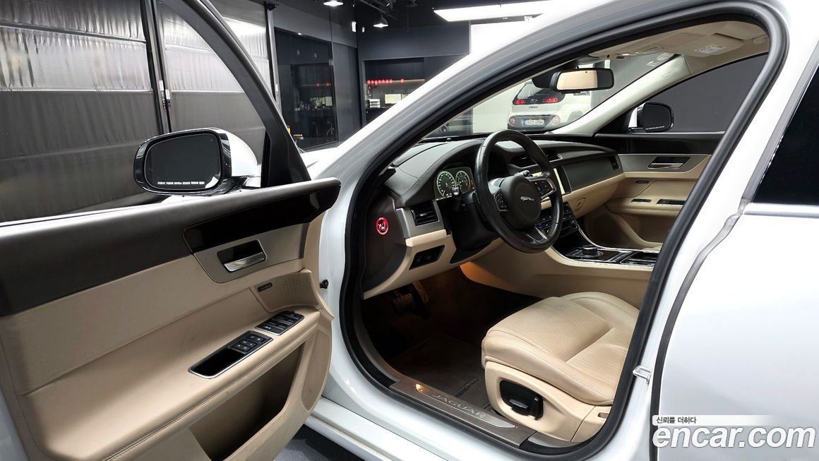 Jaguar XF 2018