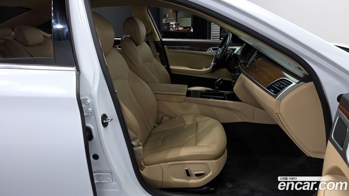 Hyundai Genesis 2016