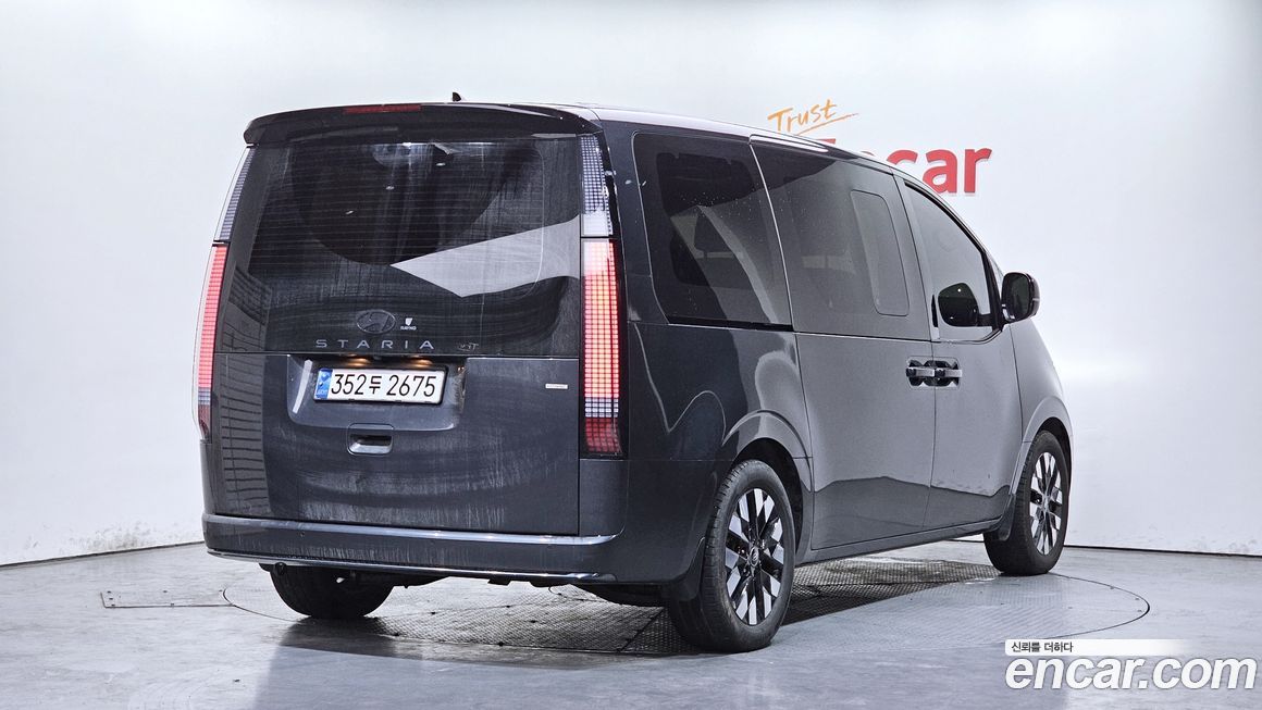 Hyundai Staria 2025