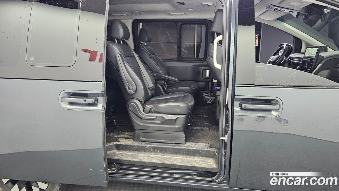 Hyundai Staria 2025