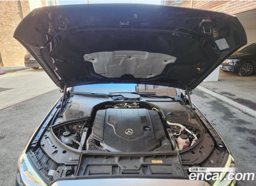 Mercedes-Benz S-Class 2024