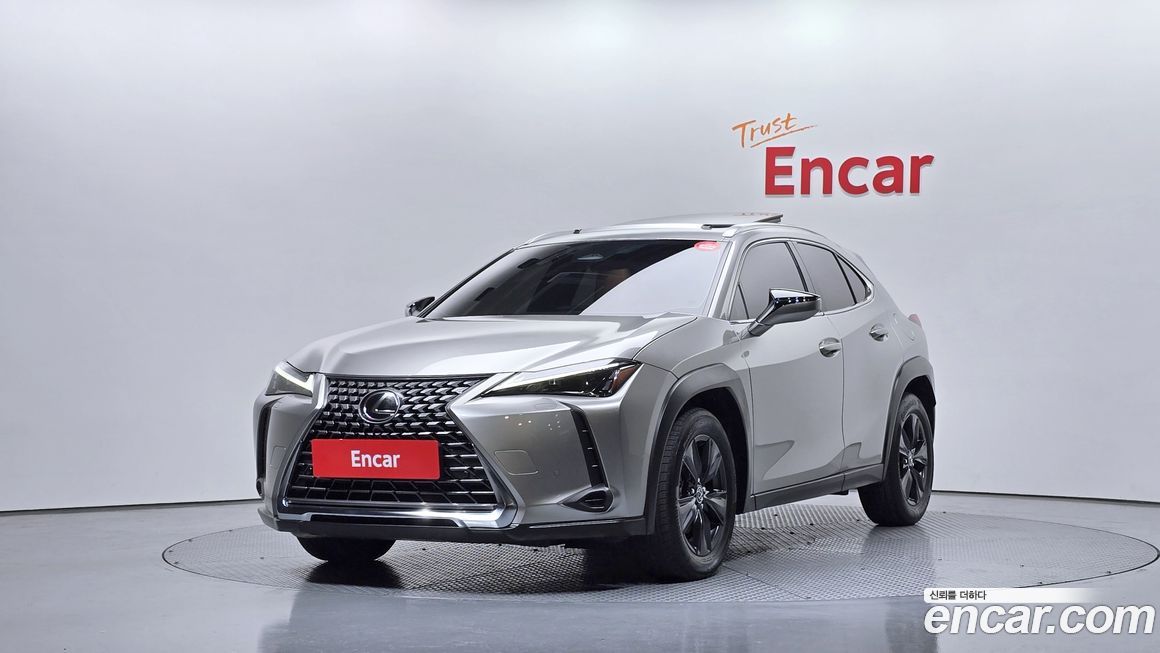 Lexus UX 2025