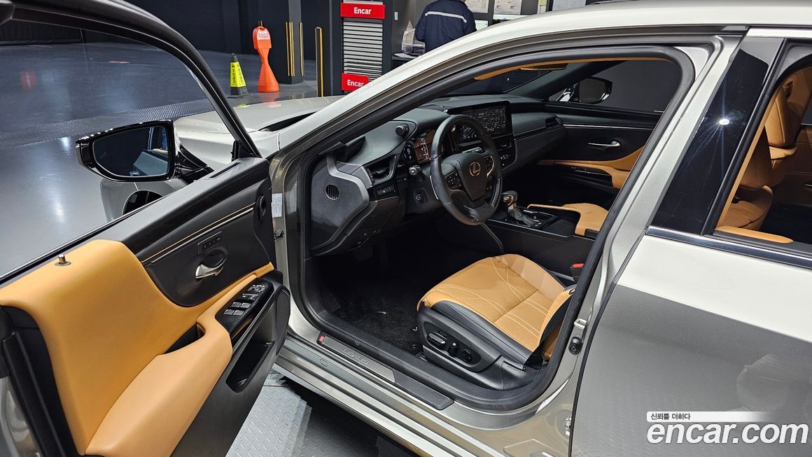 Lexus ES 2024