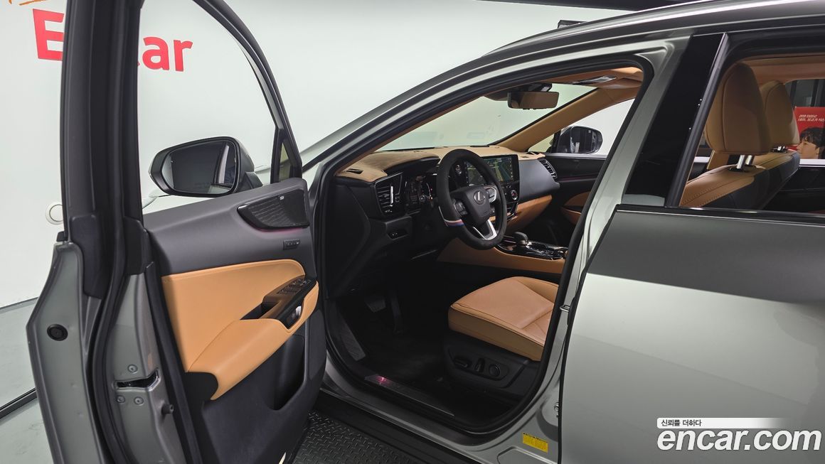 Lexus NX 2025