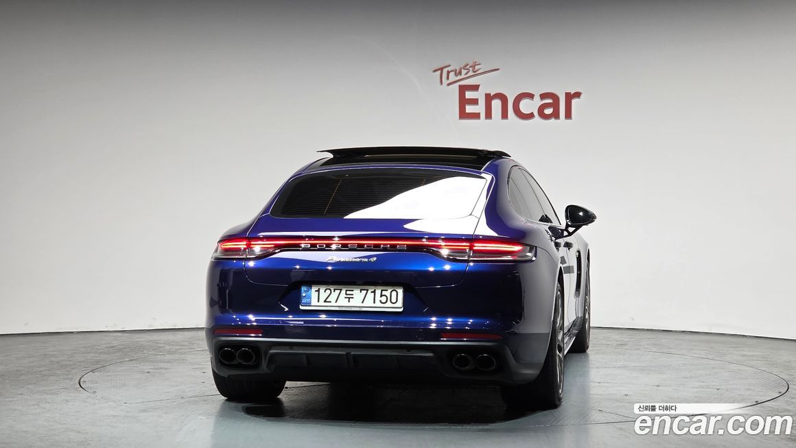 Porsche Panamera 2021