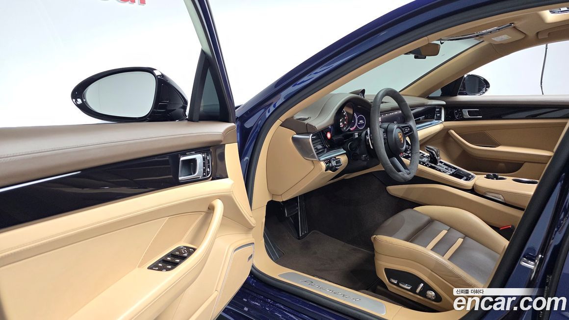 Porsche Panamera 2021