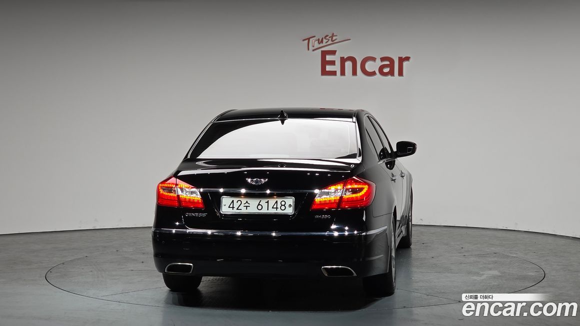 Hyundai Genesis 2012