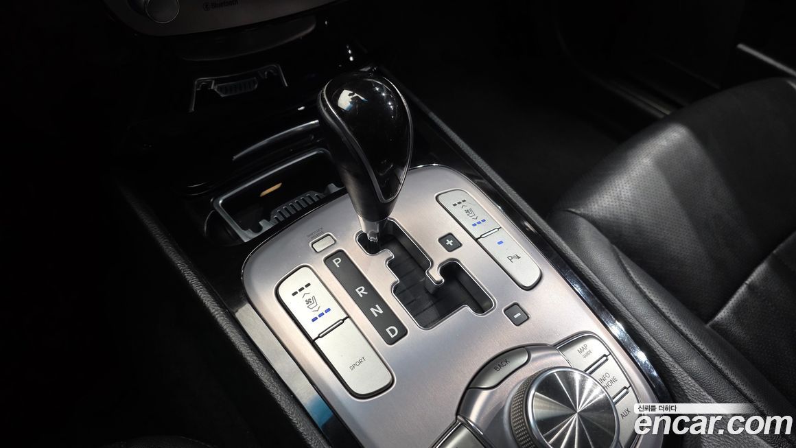 Hyundai Genesis 2012