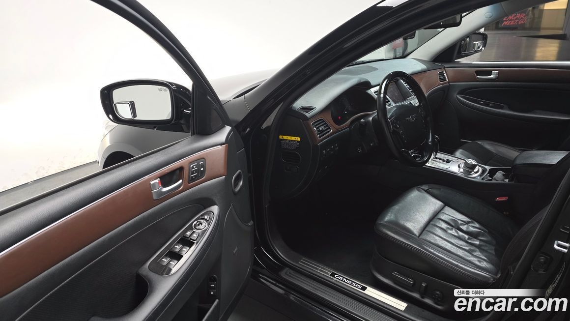 Hyundai Genesis 2012