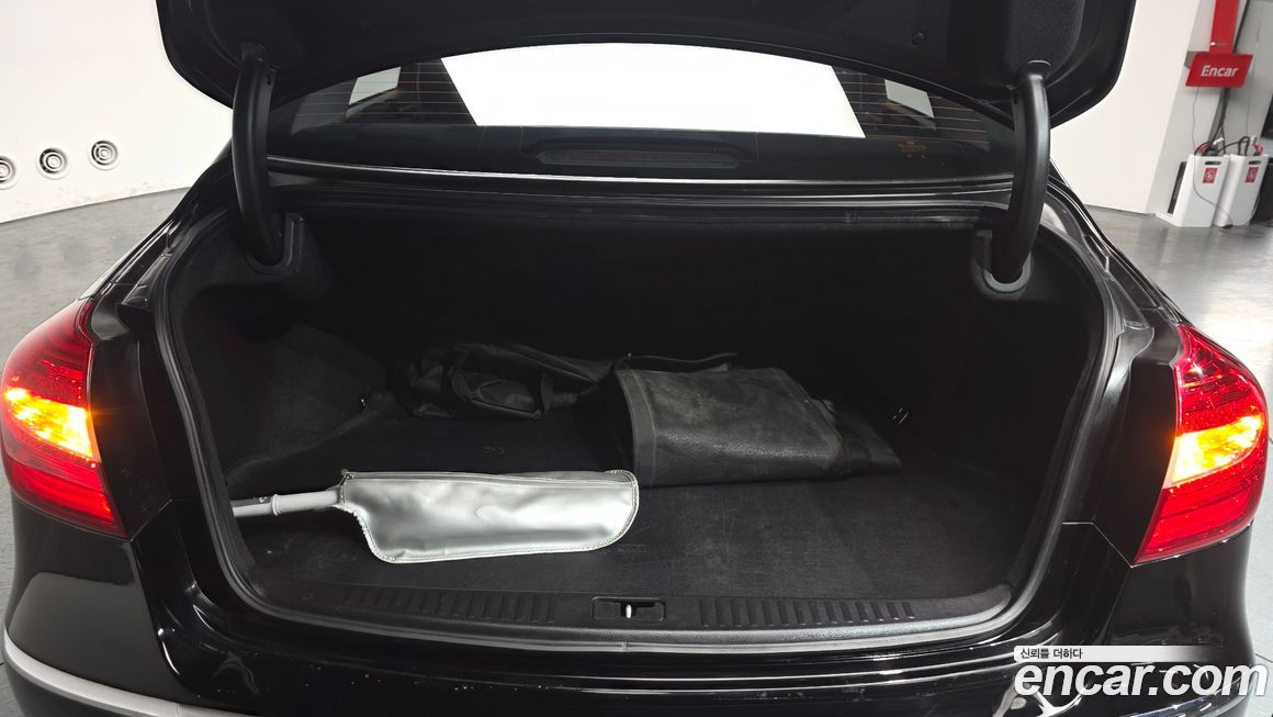 Hyundai Genesis 2012