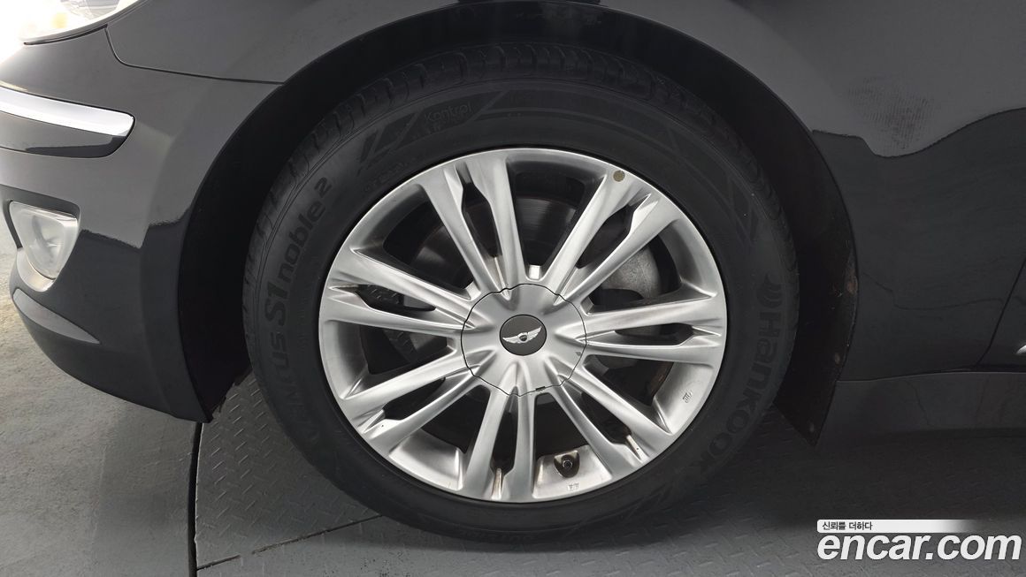 Hyundai Genesis 2012